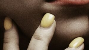 Ongle devient jaune