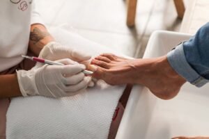 Traiter des ongles de pieds épais