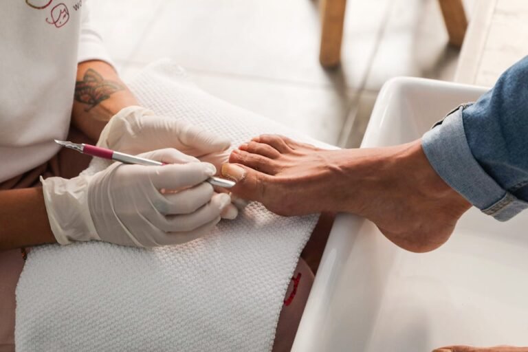 Traiter des ongles de pieds épais